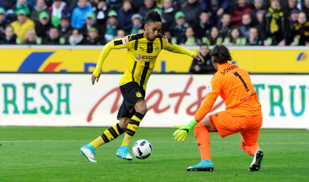  霍芬海姆边路传中犀利，高空轰炸轰塌对手防线